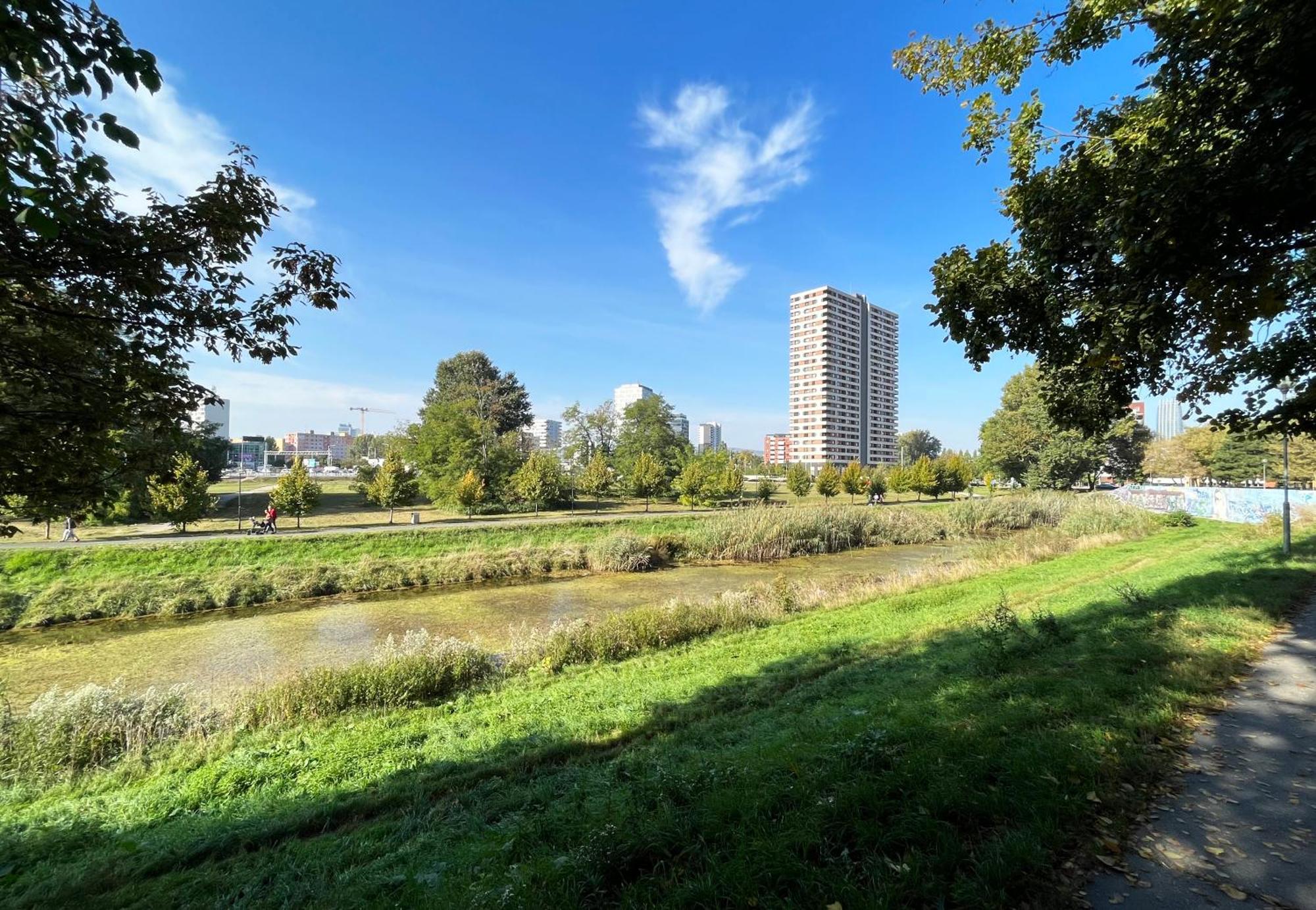 Air-Conditioned Studio, Close To City Centre & Tram Stop Bratislava Exterior photo