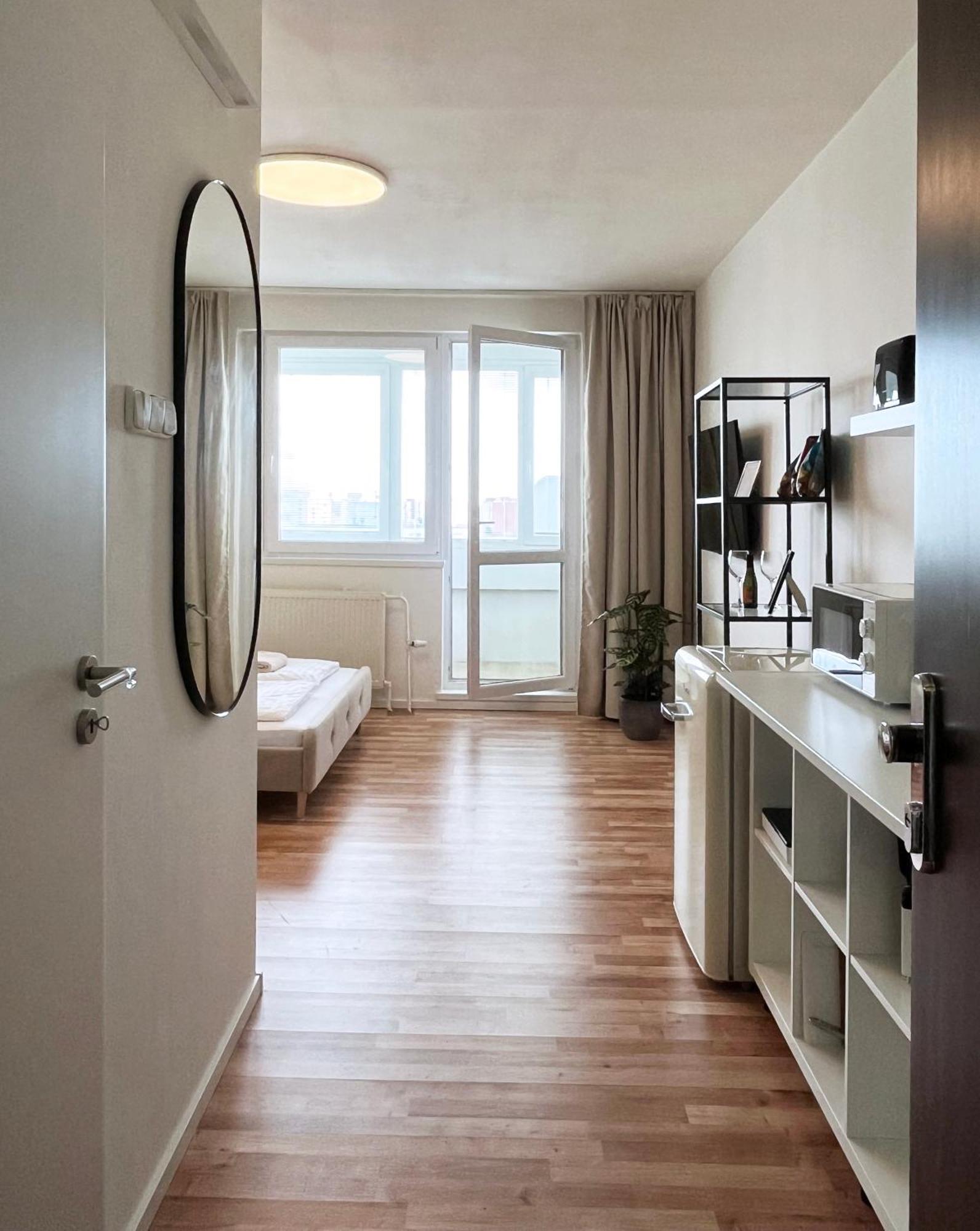 Air-Conditioned Studio, Close To City Centre & Tram Stop Bratislava Exterior photo